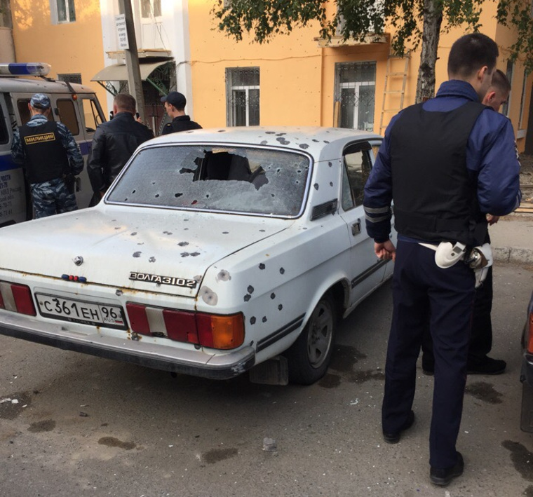 В Свердловской области бывший спецназовец открыл стрельбу по полицейским, приехавшим на вызов В Свердловской области бывший спецназовец открыл стрельбу по полицейским, приехавшим на вызов