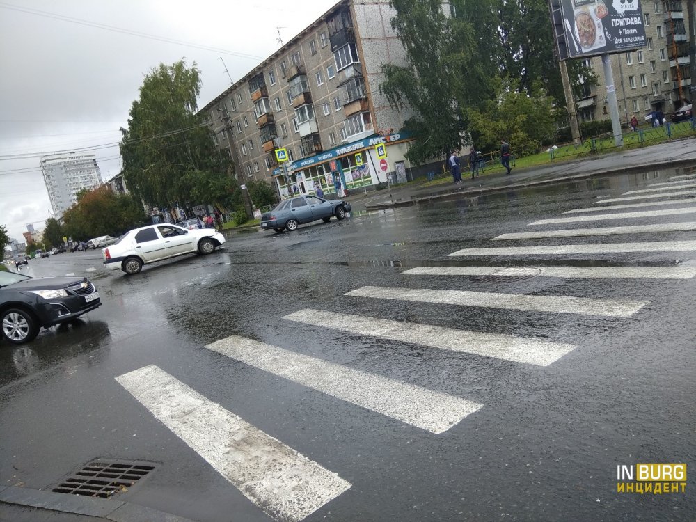 В Екатеринбурге дождь стал причиной нескольких ДТП