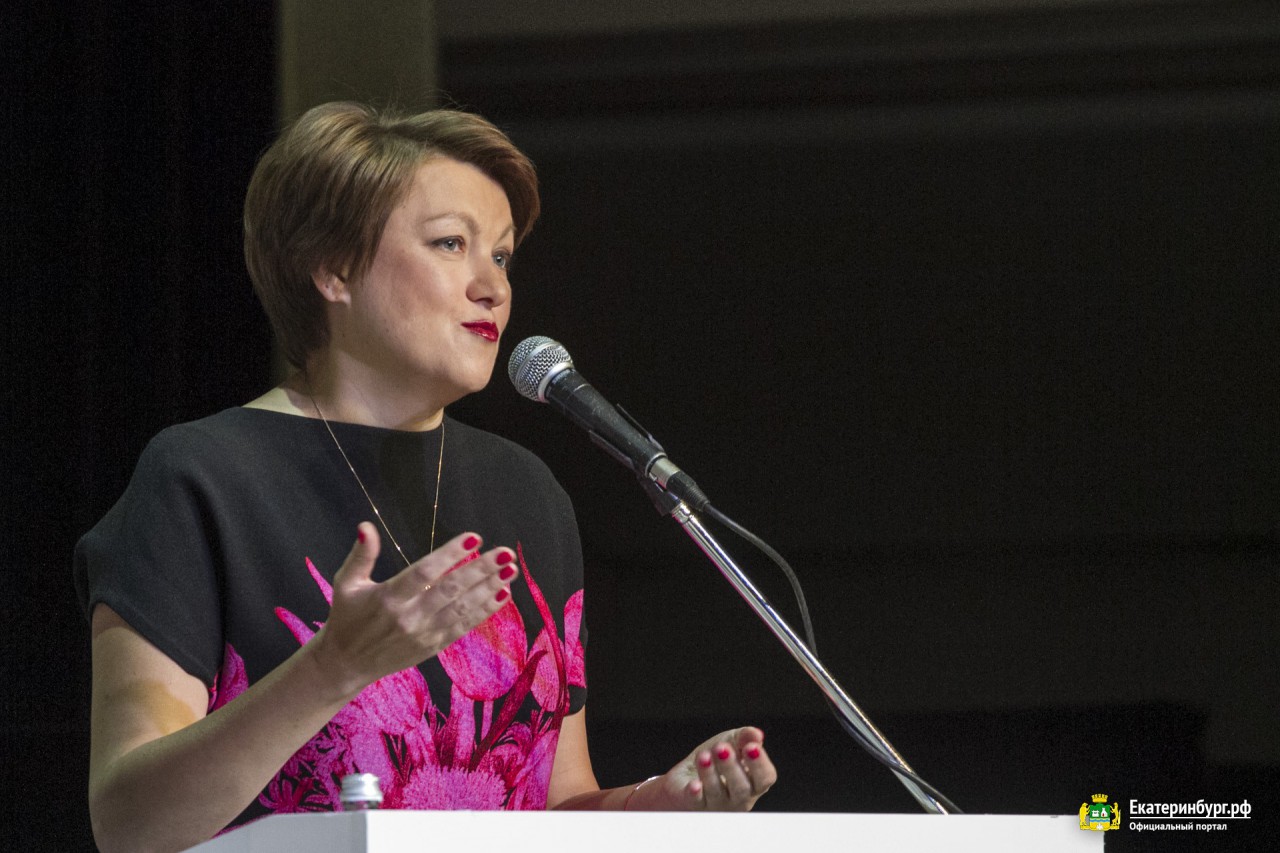 В Екатеринбурге топит школу В Екатеринбурге топит школу