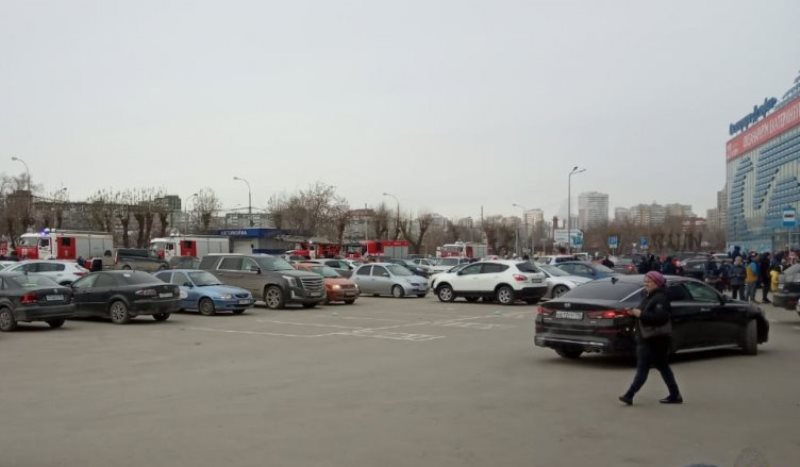 Из-за сработавшей сигнализации из кинотеатра на Щербакова эвакуировали 99 человек Из-за сработавшей сигнализации из кинотеатра на Щербакова эвакуировали 99 человек