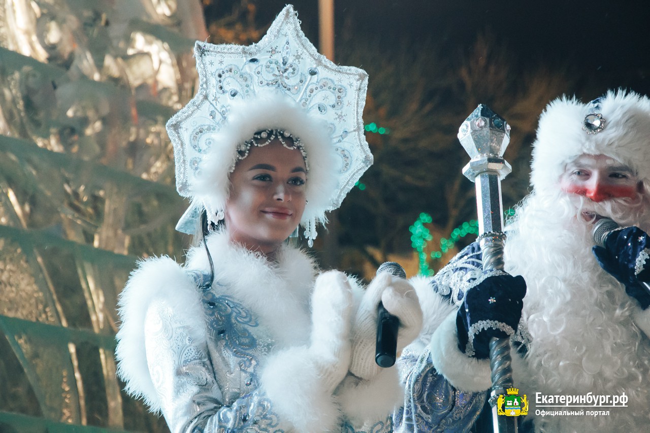 На площади 1905 года открыли ледовый городок, посвященный сказам Бажова На площади 1905 года открыли ледовый городок, посвященный сказам Бажова