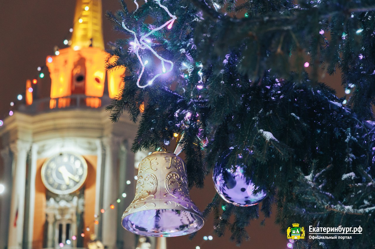 На площади 1905 года открыли ледовый городок, посвященный сказам Бажова На площади 1905 года открыли ледовый городок, посвященный сказам Бажова