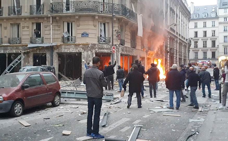 Мощный взрыв прогремел в центре Парижа Мощный взрыв прогремел в центре Парижа