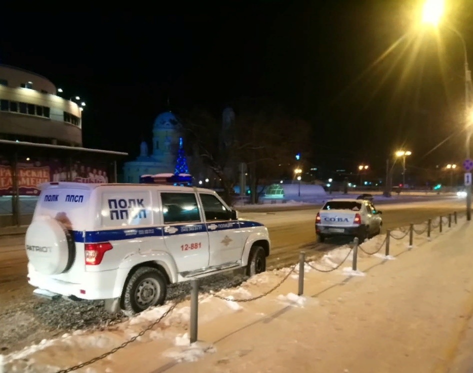 Прошедшей ночью в Екатеринбурге загорелся СКБ-банк на Куйбышева Прошедшей ночью в Екатеринбурге загорелся СКБ-банк на Куйбышева