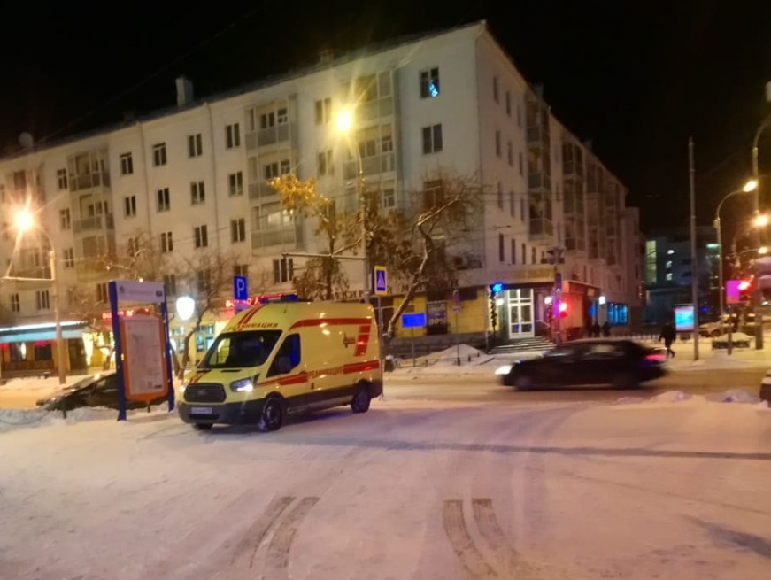 Прошедшей ночью в Екатеринбурге загорелся СКБ-банк на Куйбышева Прошедшей ночью в Екатеринбурге загорелся СКБ-банк на Куйбышева