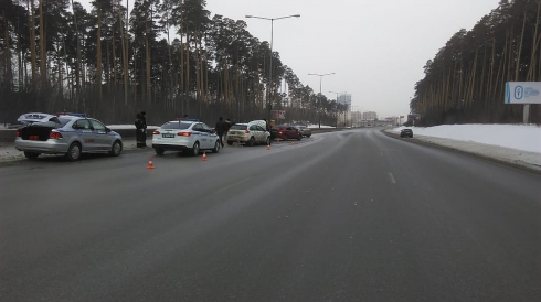 В массовом ДТП на Кольцовском тракте пострадали женщина и ребенок