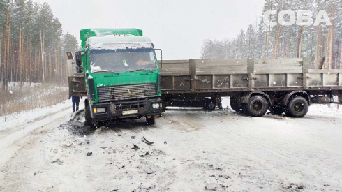 На ЕКАД в аварии с участием фуры погибла женщина