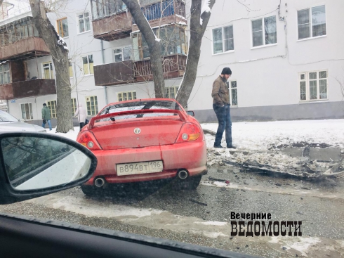 В Екатеринбурге на улице Восточной столкнулись две иномарки 