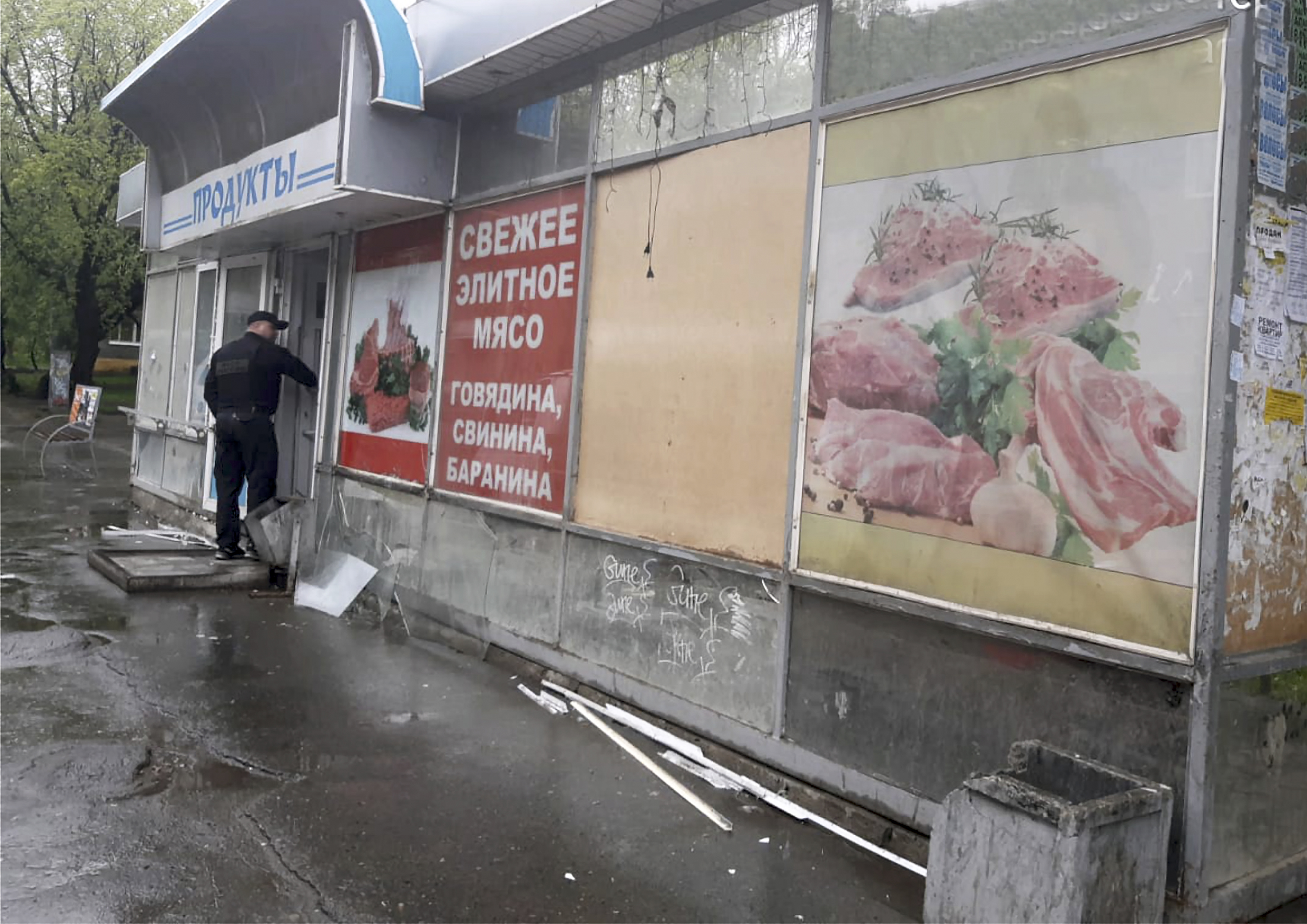 В Орджоникидзевском районе демонтировали незаконные торговые павильоны