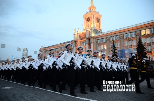 Генеральная репетиция парада Победы прошла в Екатеринбурге (ФОТО)