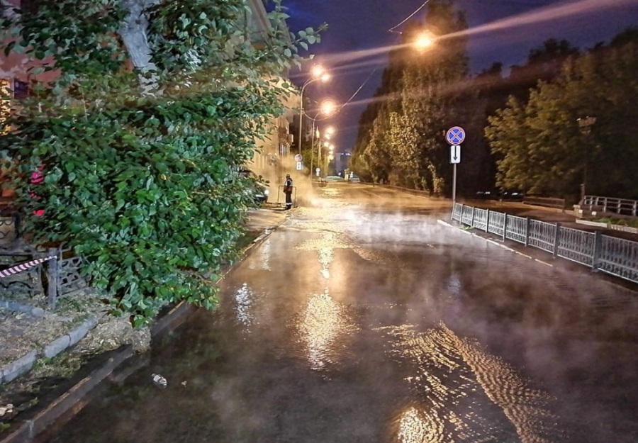 Около музея Изобразительных искусств в Екатеринбурге произошла коммунальная авария Около музея Изобразительных искусств в Екатеринбурге произошла коммунальная авария