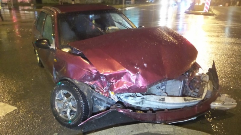 Ночью в Екатеринбурге произошло сразу несколько больших ДТП Ночью в Екатеринбурге произошло сразу несколько больших ДТП