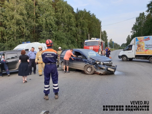 Возле ЕКАДа произошло ДТП, в котором пострадали двое детей