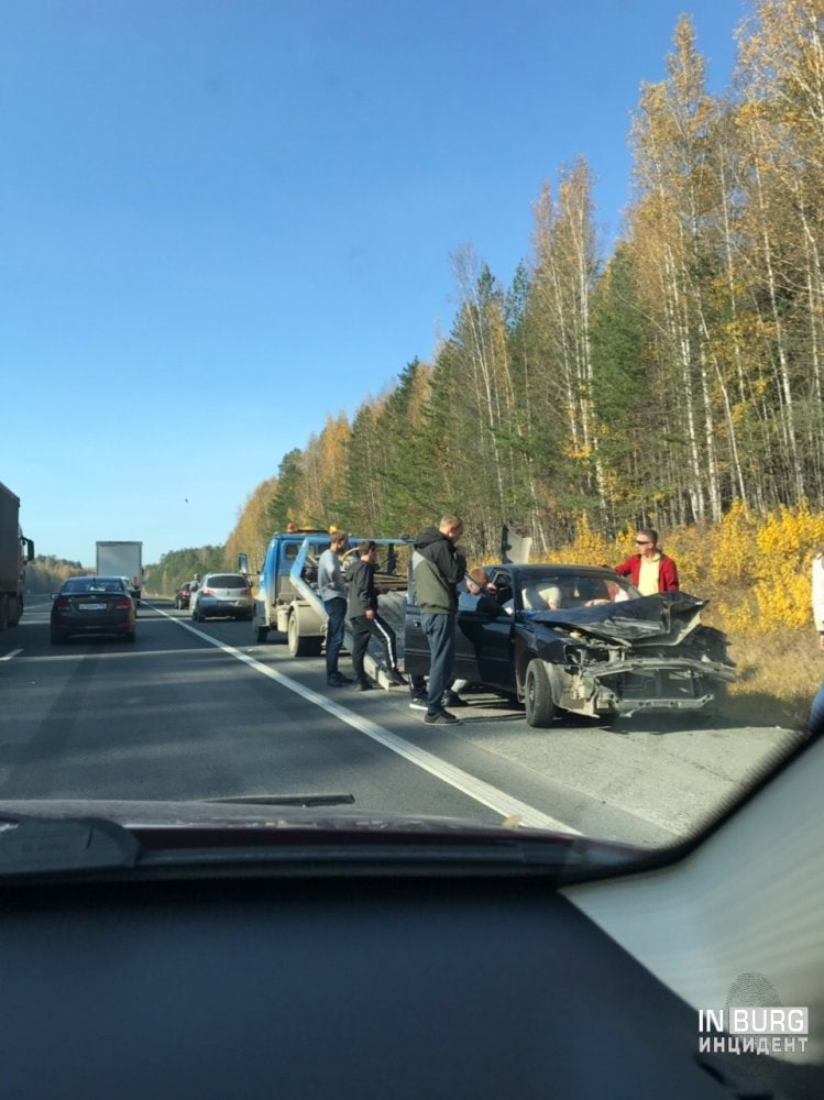 В Екатеринбурге на Московском тракте одновременно произошло два ДТП