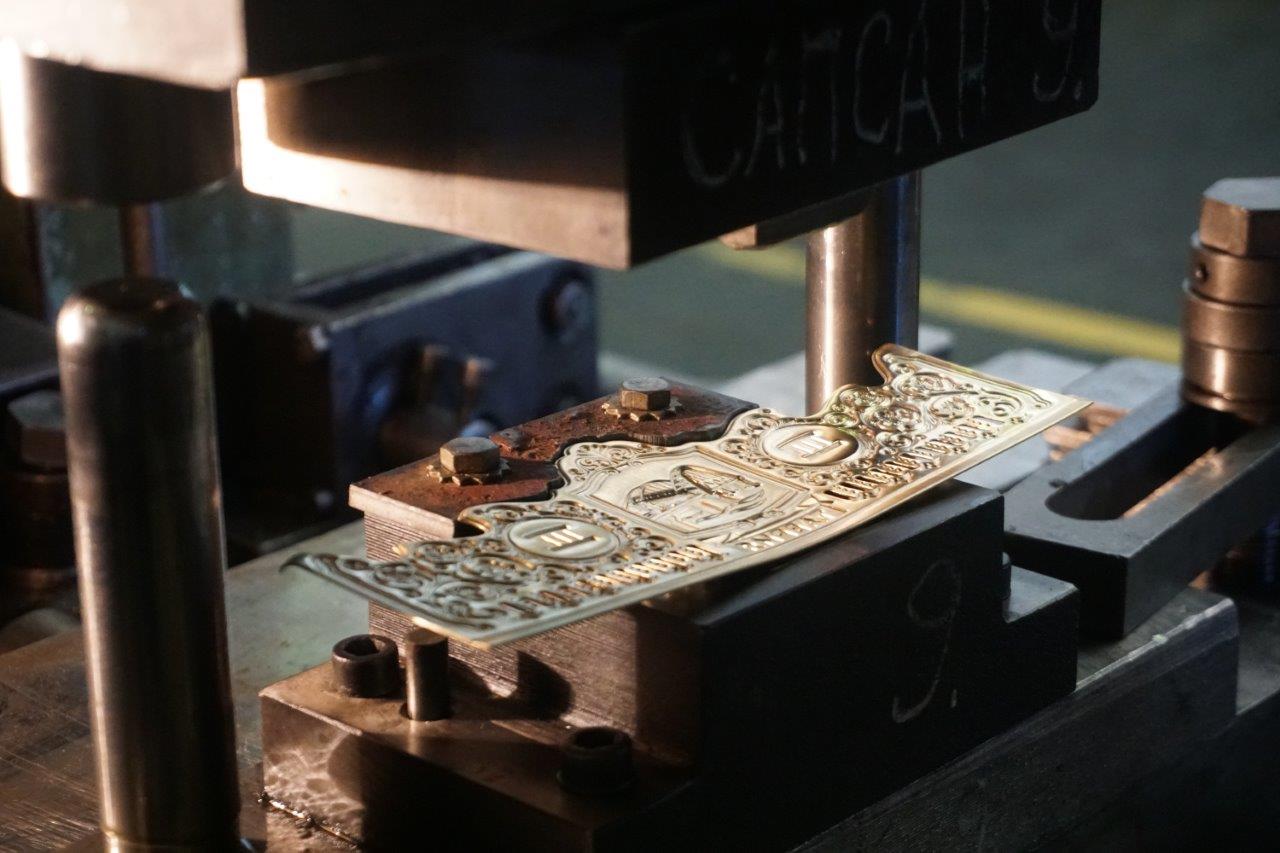 Структура УГМК оснастит поезда в Крым фирменными подстаканниками Структура УГМК оснастит поезда в Крым фирменными подстаканниками