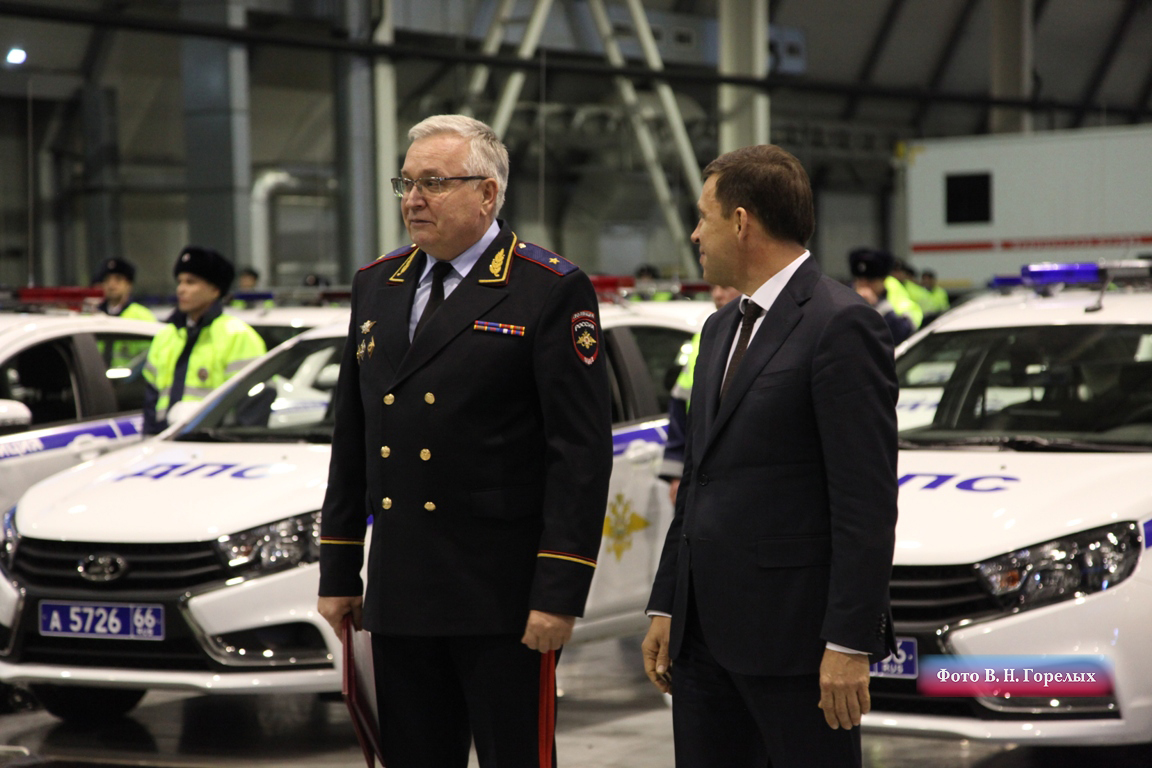 Свердловским полицейским вручили 57 новых автомобилей Лада Веста Свердловским полицейским вручили 57 новых автомобилей Лада Веста
