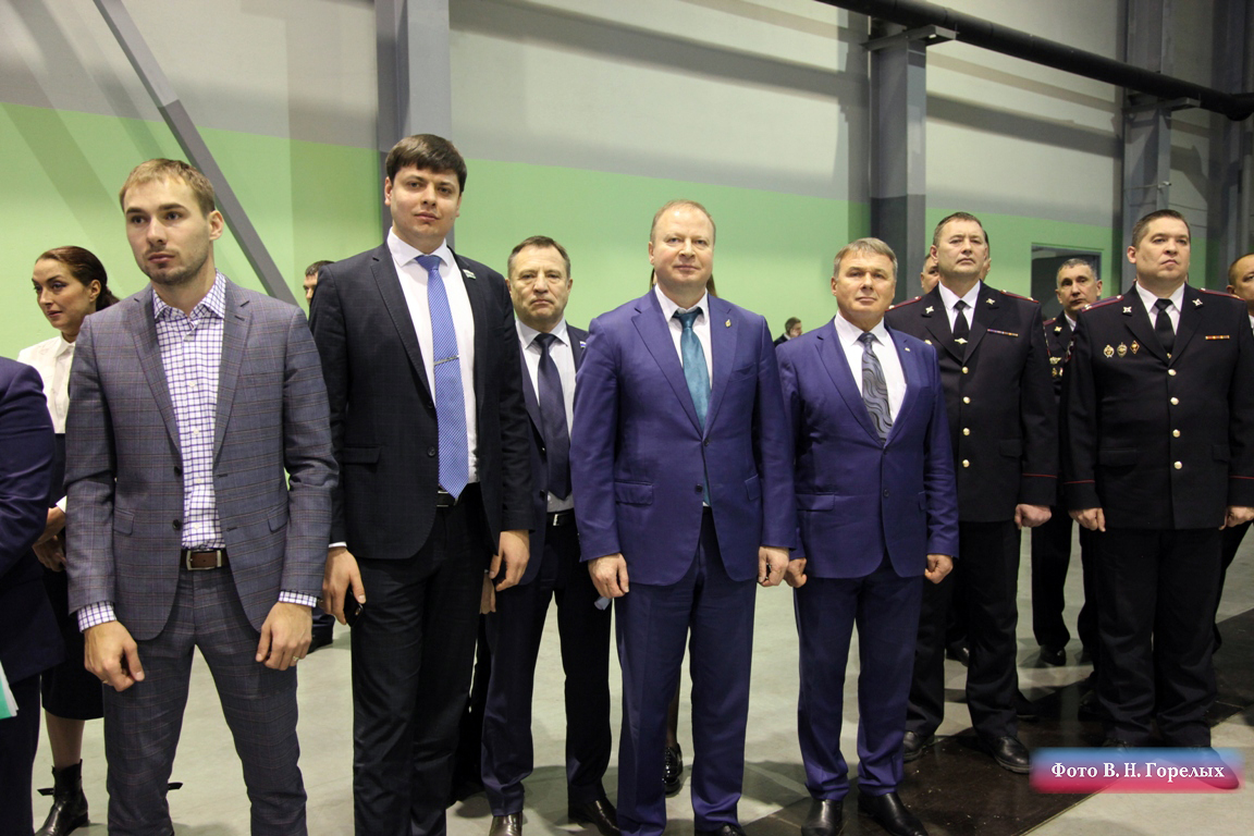 Свердловским полицейским вручили 57 новых автомобилей Лада Веста Свердловским полицейским вручили 57 новых автомобилей Лада Веста