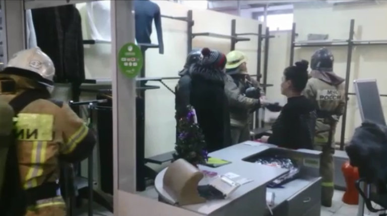 В Первоуральске произошло задымление в ТЦ «Меридиан» В Первоуральске произошло задымление в ТЦ «Меридиан»