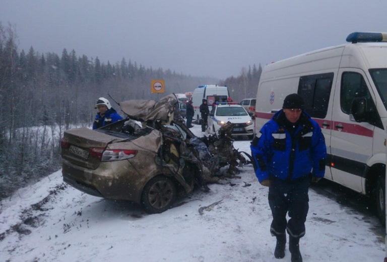 На свердловской трассе произошло массовое ДТП. Три человека погибли