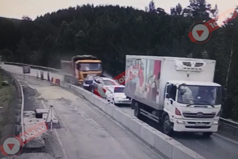 Жуткое ДТП на трассе М5 у Юрюзани в Челябинской области. Двое погибших, семь раненых Жуткое ДТП на трассе М5 у Юрюзани в Челябинской области. Двое погибших, семь раненых