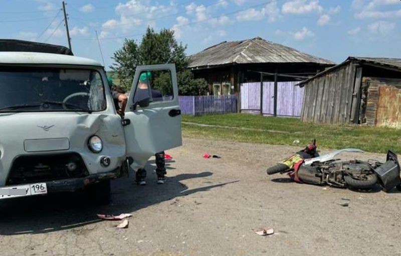 В Ирбитском районе двое подростков на скутере столкнулись с автомобилем и получили травмы