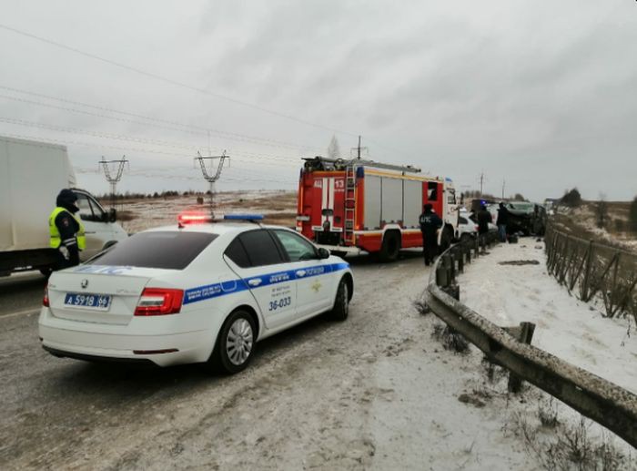 В жутком ДТП на трассе Екатеринбург – Серов погибли супруги, их ребенок получил травмы