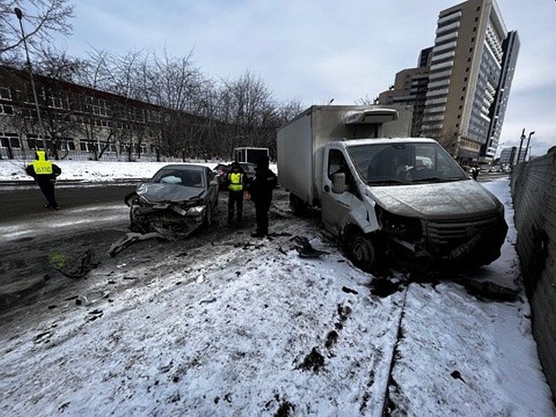 Восьмилетняя девочка пострадала в ДТП в Екатеринбурге